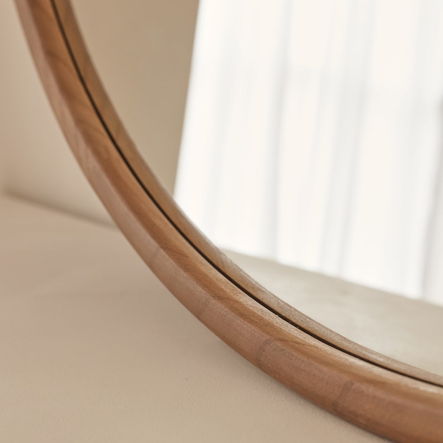 Arden - Grand miroir mural rond en bois chaud 90cm x 90cm