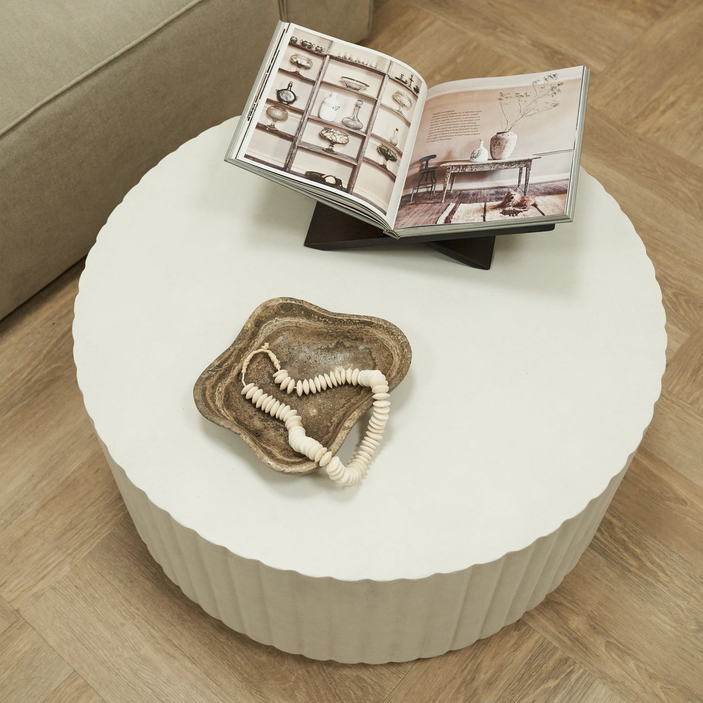 Massimo - Table basse minimaliste en béton cannelé grande