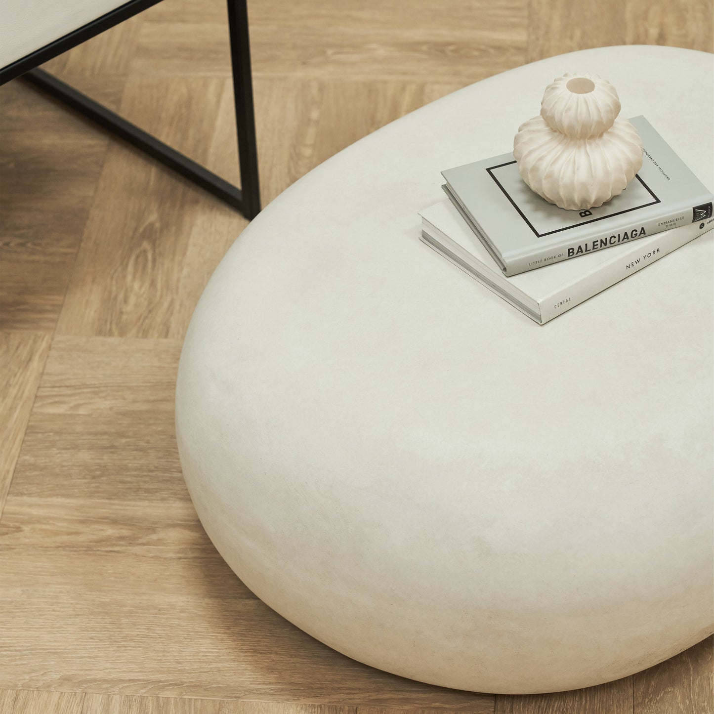 Zola - Grande table basse minimaliste galet en béton