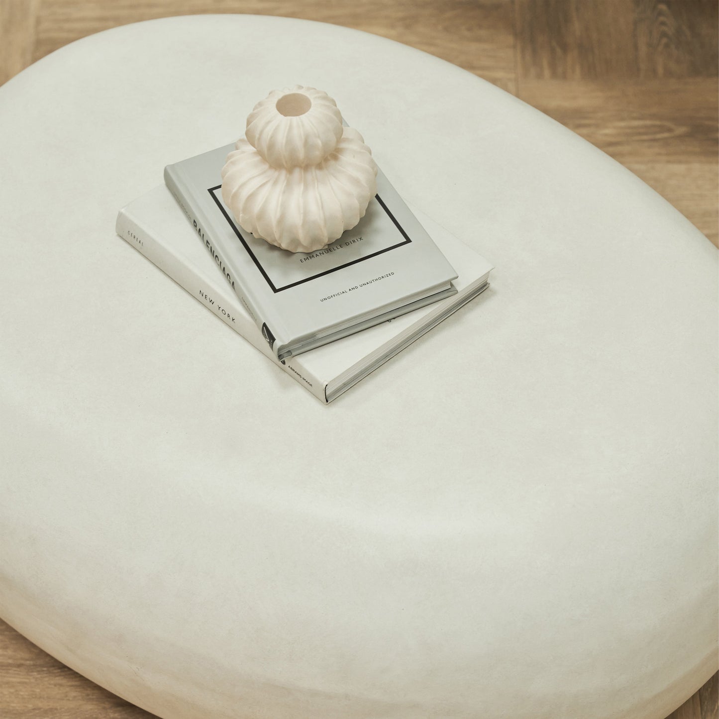 Zola - Grande table basse minimaliste galet en béton