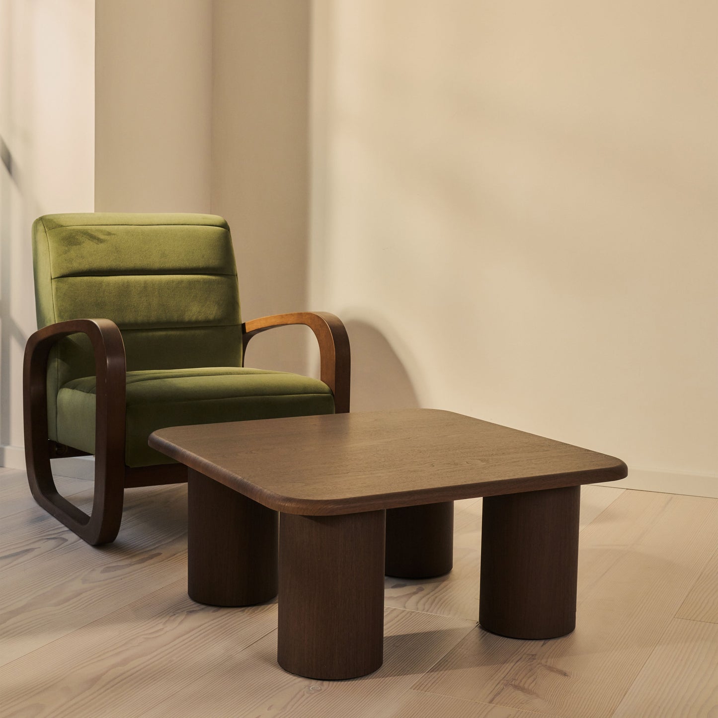 Alina - Grande Table Basse Carrée en Bois Foncé