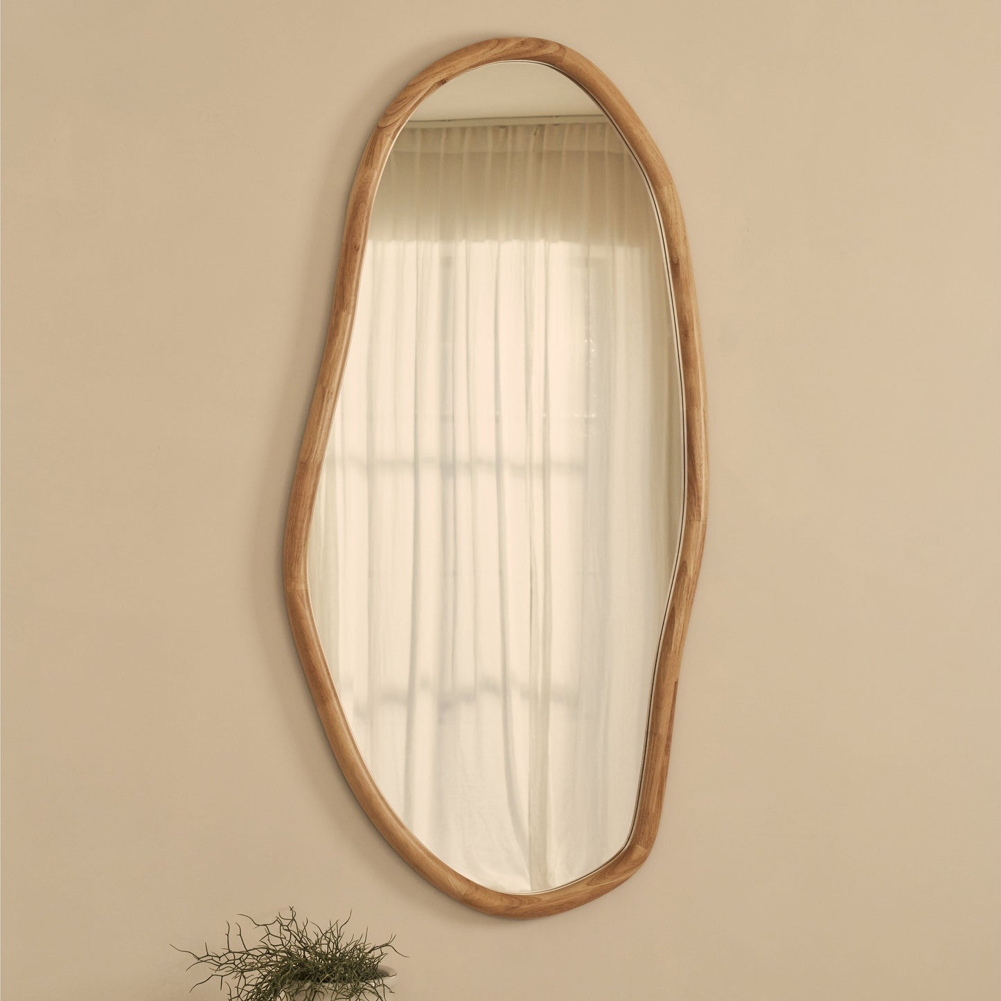 Aaliyah - Miroir mural irrégulier en bois clair 150 cm x 75 cm