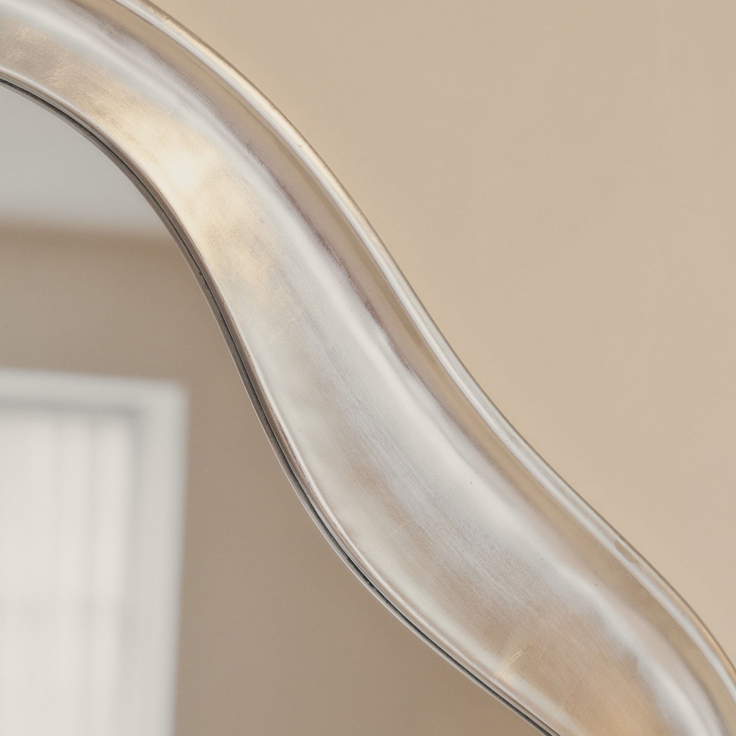 Riva - Miroir irrégulier en forme d'étang brossé chrome 98cm x 89cm