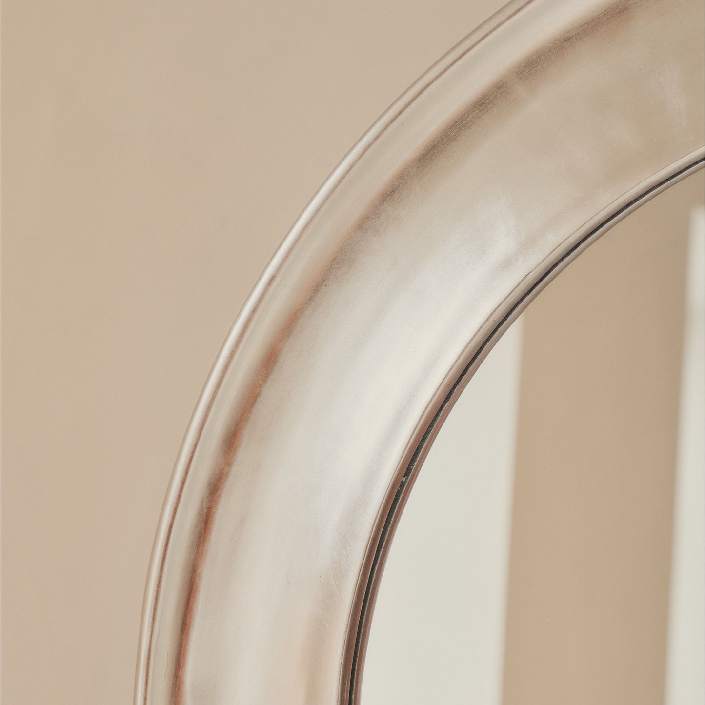 Riva - Miroir irrégulier en forme d'étang brossé chrome 90 cm x 85 cm