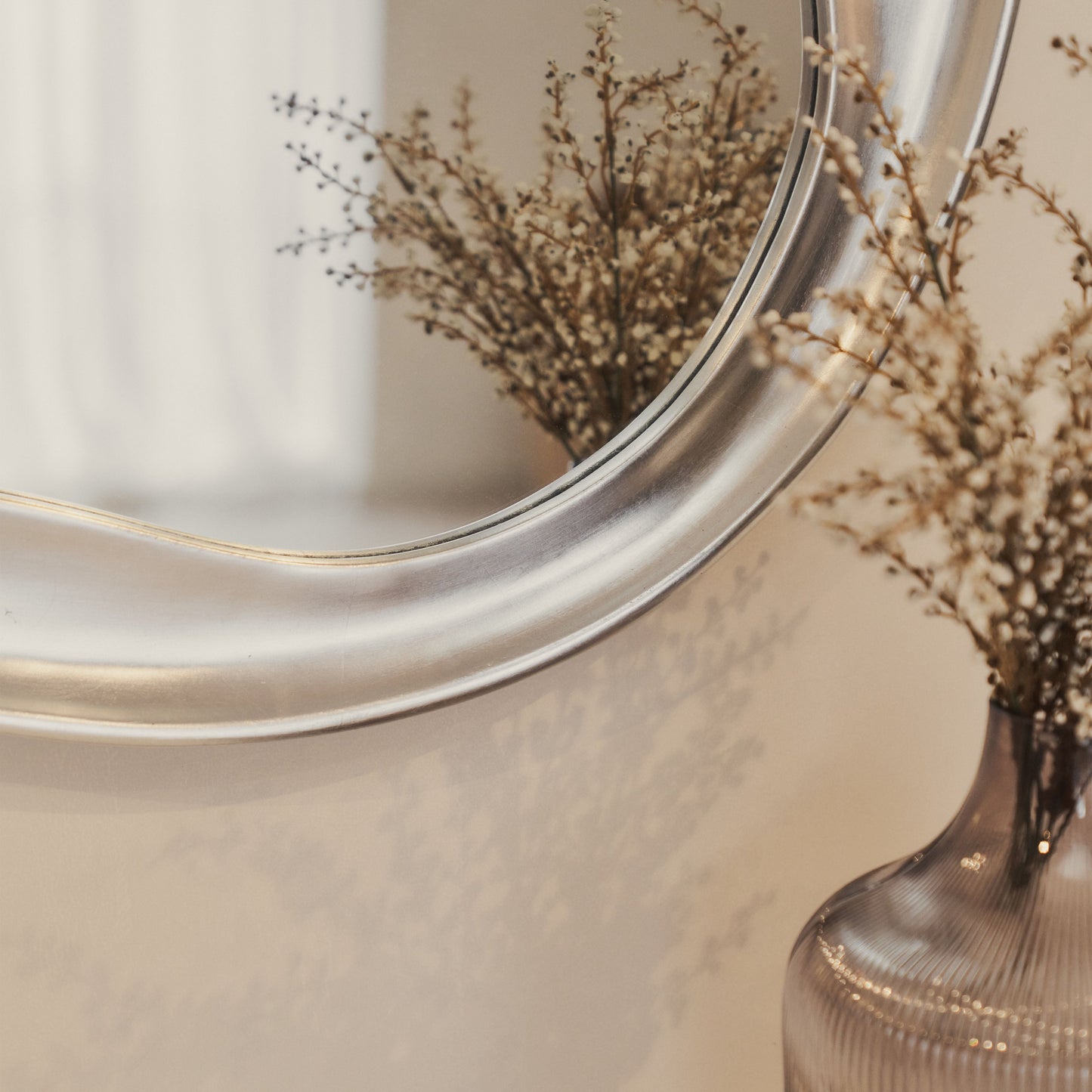 Riva - Miroir irrégulier en forme d'étang brossé chrome 90 cm x 85 cm