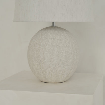 Corsica - Grande lampe de table avec abat-jour en céramique effet pierre drum