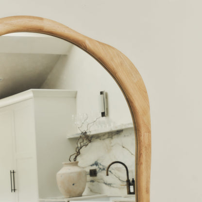 Arcurva - Miroir irrégulier extra grand pleine longueur en bois clair 190cm x 120cm