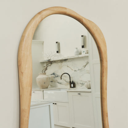 Arcurva - Miroir irrégulier extra grand pleine longueur en bois clair 190cm x 120cm