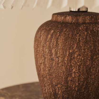 Sicile - Lampe de table en céramique marron avec abat-jour plissé