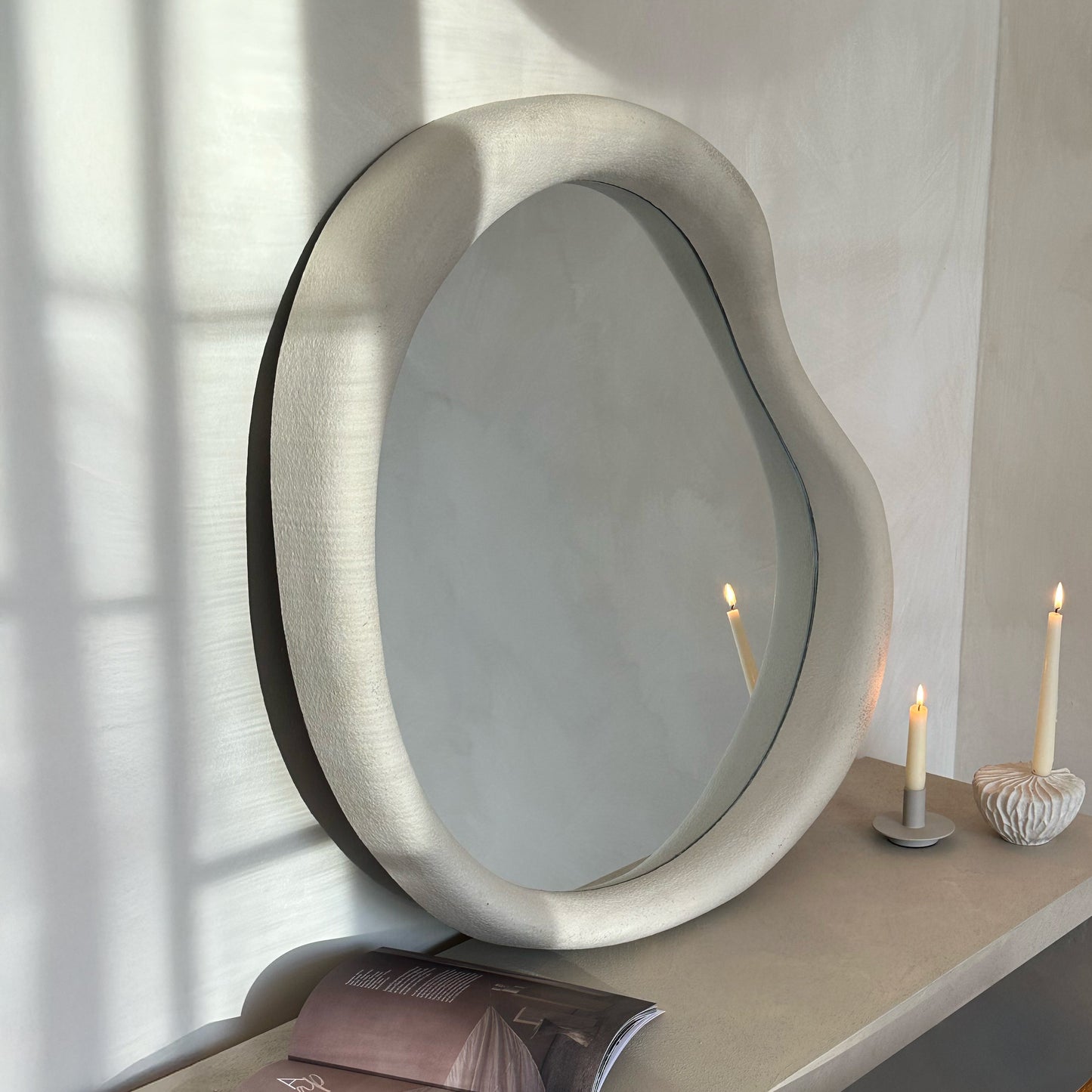 Wabi-Sabi - Miroir mural irrégulier en béton 80cm x 72cm