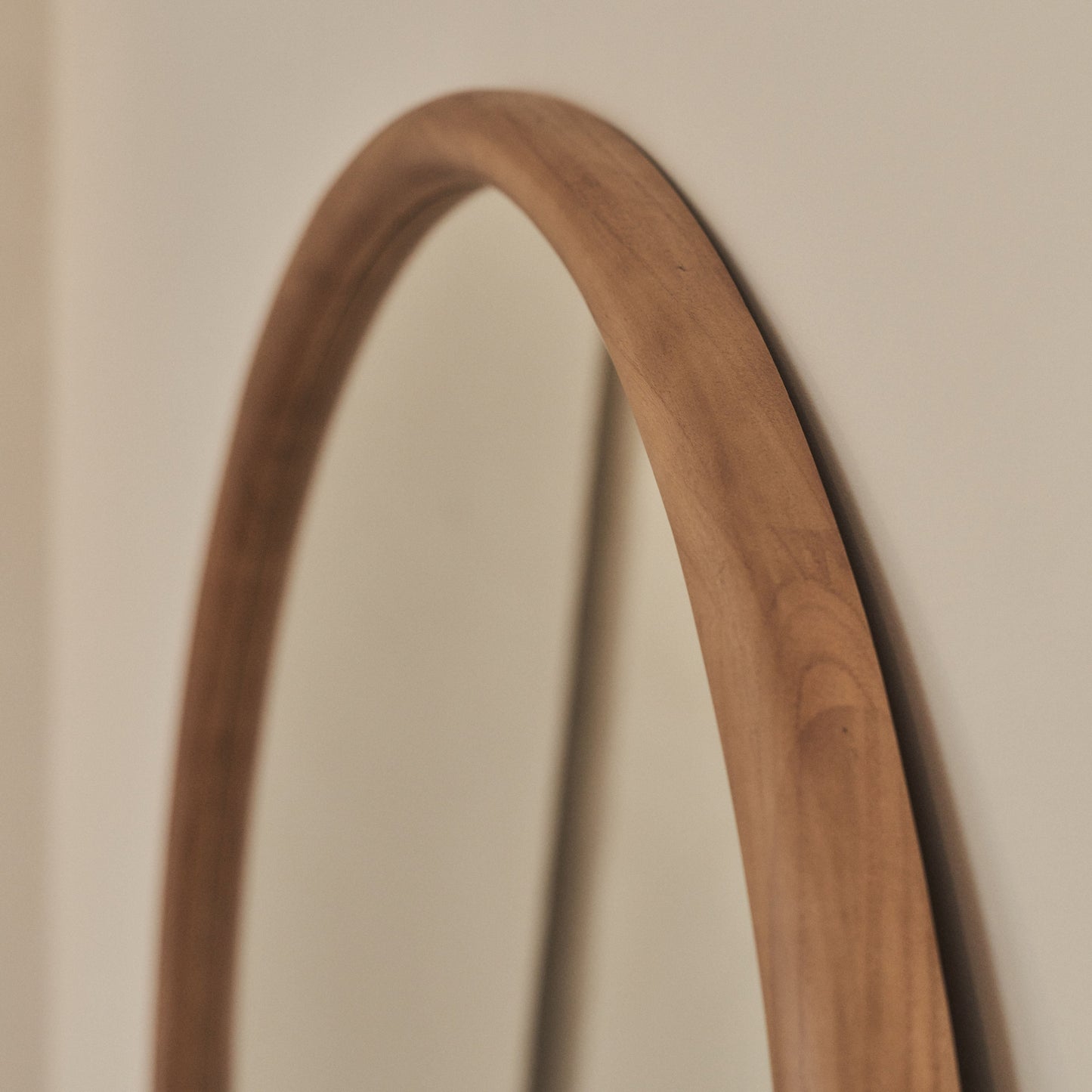 Amora - Grand miroir mural rond en bois chaud 100 cm x 100 cm