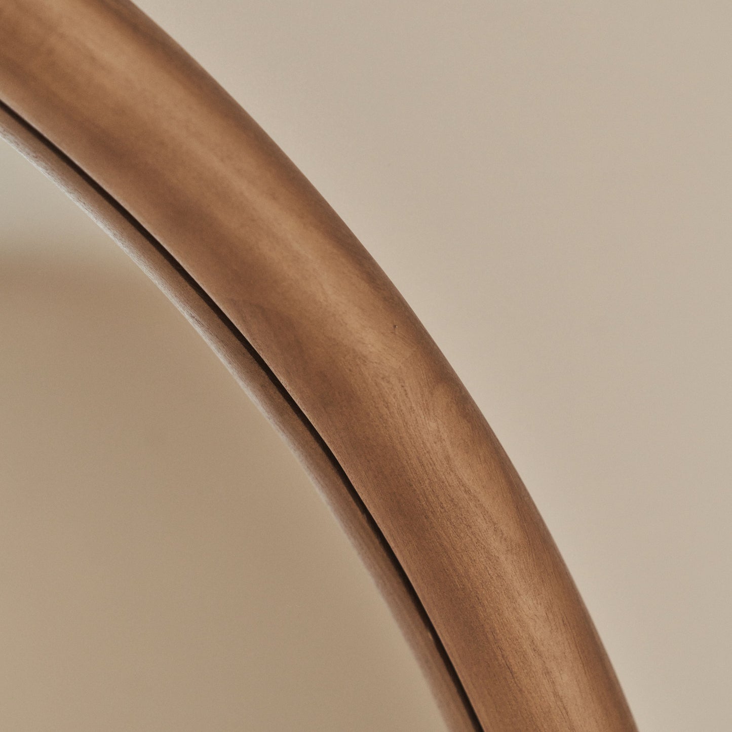 Amora - Grand miroir mural rond en bois chaud 100 cm x 100 cm